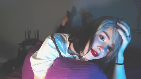 Snapshot of molly_crow chatting on 8, 12, 2024 Molly Crow online show from 8, 12, 2024