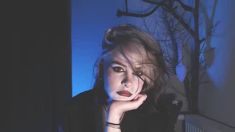 Snapshot of molly_crow chatting on 7, 1, 2025 Molly Crow online show from 7, 1, 2025