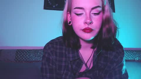 Snapshot of molly_crow chatting on 3, 2, 2025 Molly Crow online show from 3, 2, 2025