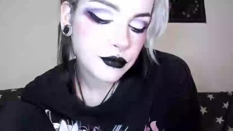 Snapshot of molly_crow chatting on 8, 3, 2025 Molly Crow online show from 8, 3, 2025