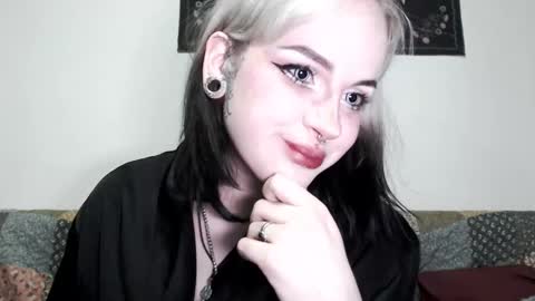 Snapshot of molly_crow chatting on 9, 3, 2025 Molly Crow online show from 9, 3, 2025
