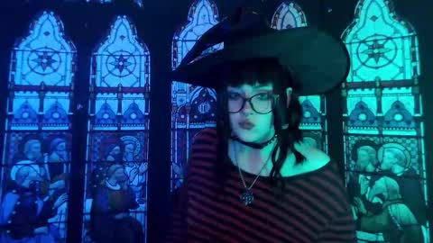 Snapshot of molly_crow chatting on 11, 10, 2025 Molly Crow online show from 11, 10, 2025