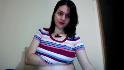 Snapshot of molly_fragance chatting on 6, 10, 2025 Molly online show from 6, 10, 2025