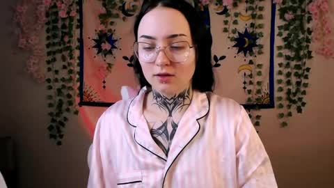 molly_kisss online show from 13, 5, 2026