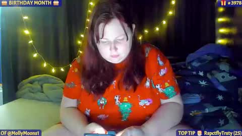 molly_moons online show from 4, 12, 2025