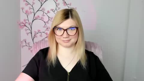 Snapshot of molly_moree chatting on 24, 4, 2026 Molly online show from 24, 4, 2026
