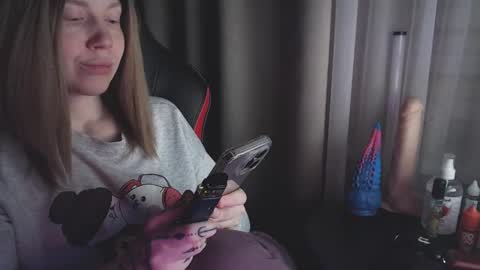 I have new photos come and see with love Molly online show from 7, 3, 2025