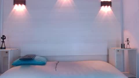 Molly Spears online show from 3, 2, 2025