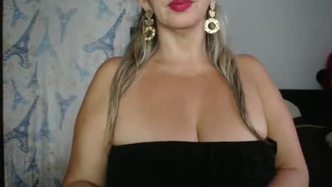 Snapshot of mollybunny01 chatting on 21, 9, 2025 Molly Bunny online show from 21, 9, 2025