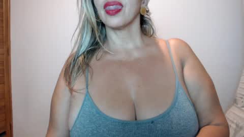 Snapshot of mollybunny01 chatting on 9, 7, 2026 Molly Bunny online show from 9, 7, 2026