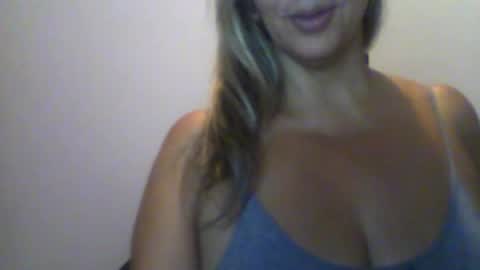 Snapshot of mollybunny01 chatting on 10, 7, 2026 Molly Bunny online show from 10, 7, 2026