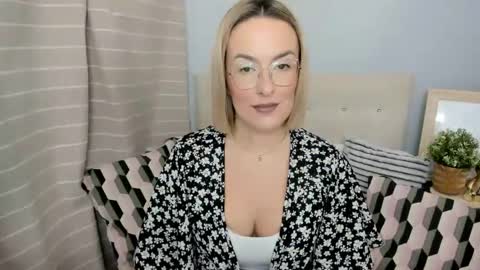 MollyCrazy online show from 13, 11, 2025