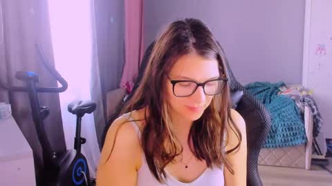  KIRA  online show from 4, 4, 2026