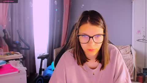 Snapshot of mollylollipop20 chatting on 5, 5, 2026 KIRA online show from 5, 5, 2026