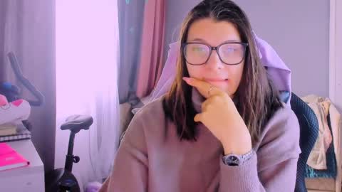 Snapshot of mollylollipop20 chatting on 21, 5, 2026 KIRA online show from 21, 5, 2026