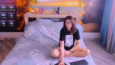 Snapshot of mollylollipop20 chatting on 5, 6, 2026 KIRA online show from 5, 6, 2026