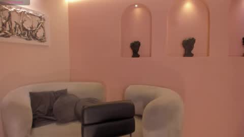 Molly Sunders online show from 5, 11, 2025