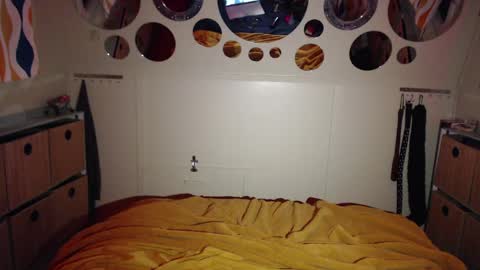 Snapshot of mollyxmalice chatting on 12, 4, 2026 MollyxMalice online show from 12, 4, 2026