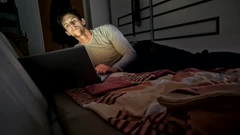 Snapshot of molnaratti14 chatting on 7, 1, 2025 Oszkr online show from 7, 1, 2025