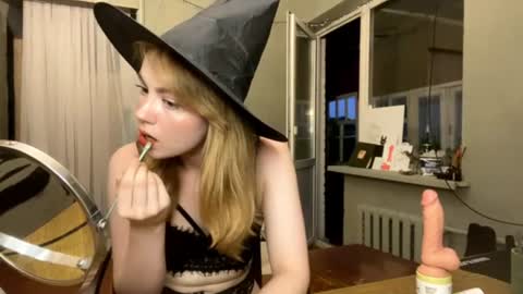 Snapshot of molyangel chatting on 12, 7, 2026 Oksana online show from 12, 7, 2026