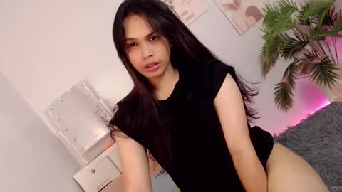 Snapshot of momi_khem019 chatting on 24, 9, 2025 MOMIKHEM online show from 24, 9, 2025
