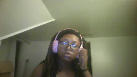 Snapshot of mommiemilkers2000 chatting on 6, 7, 2026 mommiemilkers2000 online show from 6, 7, 2026