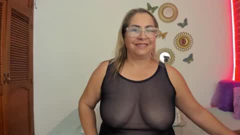 Snapshot of mommy_boobs_ chatting on 17, 12, 2024 Maja online show from 17, 12, 2024
