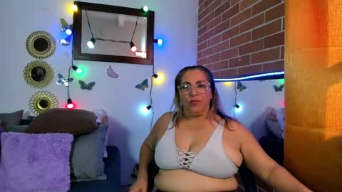 Snapshot of mommy_boobs_ chatting on 22, 2, 2025 Maja online show from 22, 2, 2025