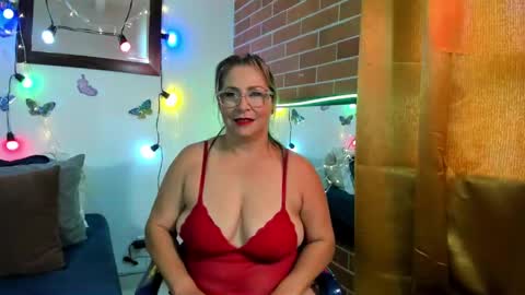 Snapshot of mommy_boobs_ chatting on 1, 3, 2025 Maja online show from 1, 3, 2025