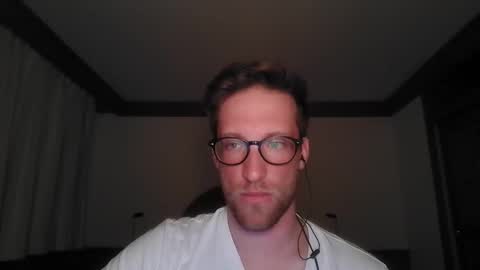 Snapshot of moms_little_monster chatting on 5, 11, 2025 moms_little_monster online show from 5, 11, 2025