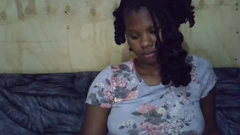 Snapshot of momsdoll chatting on 27, 6, 2026 momsdoll online show from 27, 6, 2026