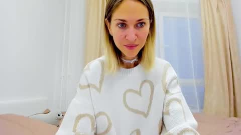 Snapshot of mona_cruz chatting on 4, 12, 2024 Mona online show from 4, 12, 2024