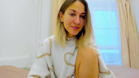 Snapshot of mona_cruz chatting on 7, 12, 2024 Mona online show from 7, 12, 2024