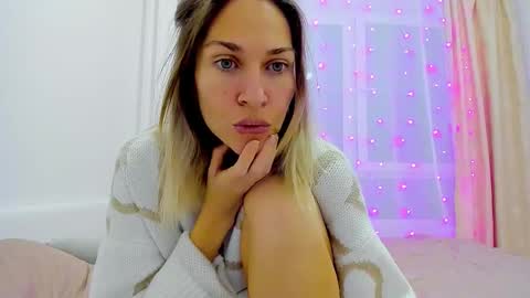 Snapshot of mona_cruz chatting on 14, 12, 2024 Mona online show from 14, 12, 2024