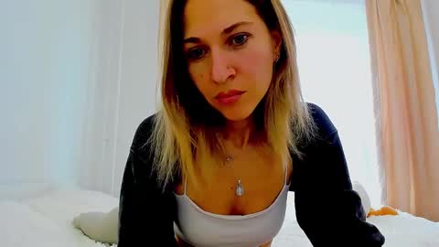 Snapshot of mona_cruz chatting on 20, 1, 2025 Mona online show from 20, 1, 2025