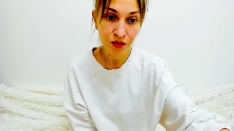Snapshot of mona_cruz chatting on 6, 3, 2025 Mona online show from 6, 3, 2025