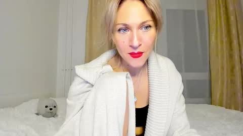 Snapshot of mona_cruz chatting on 10, 3, 2025 Mona online show from 10, 3, 2025