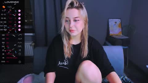 Snapshot of monalauu chatting on 4, 2, 2026 online show from 4, 2, 2026