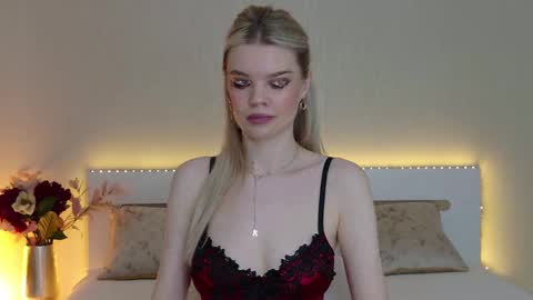 Monaxxx  online show from 30, 12, 2024