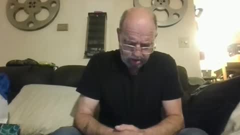 Snapshot of mondaymonday chatting on 5, 1, 2025 mondaymonday online show from 5, 1, 2025