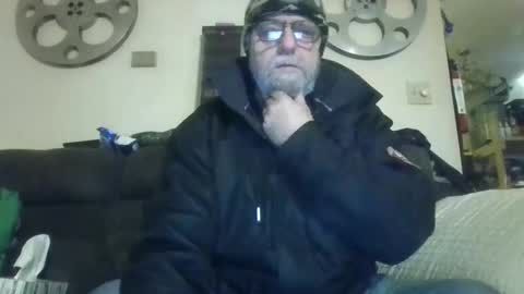 Snapshot of mondaymonday chatting on 4, 2, 2025 mondaymonday online show from 4, 2, 2025