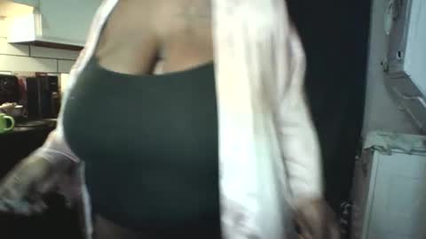 Snapshot of moni_simone chatting on 7, 10, 2025 moni_simone online show from 7, 10, 2025