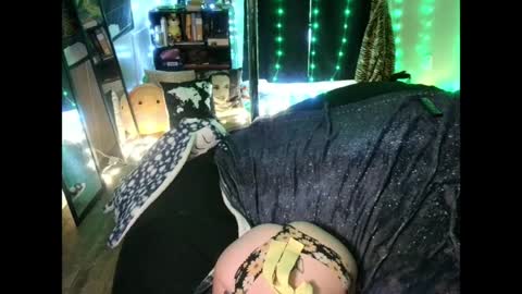 Snapshot of monica_lily chatting on 8, 5, 2026 Monica online show from 8, 5, 2026
