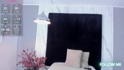 Snapshot of monik_fox_cr chatting on 19, 10, 2025 MONIK FOX online show from 19, 10, 2025