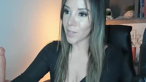 Monilee online show from 29, 10, 2025