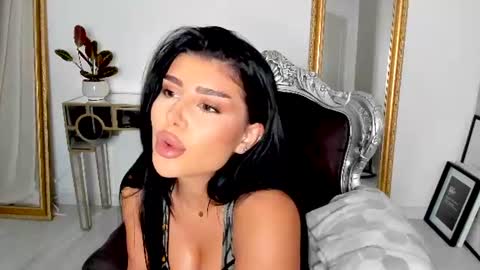 Snapshot of moniqueeass chatting on 19, 7, 2026 Alessia online show from 19, 7, 2026