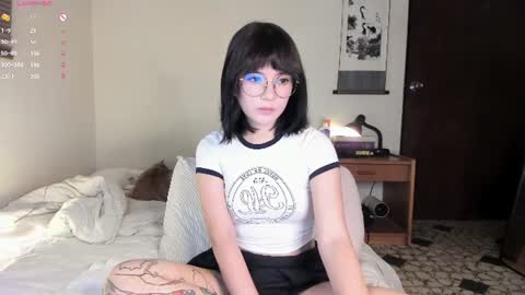 Snapshot of monserrat_gil chatting on 13, 7, 2026 Monserrat Gil onlyfans online show from 13, 7, 2026