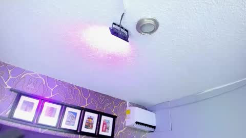   online show from 21, 12, 2025