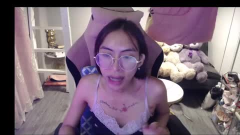 ELYSE A SIMPLE GIRL online show from 4, 6, 2026