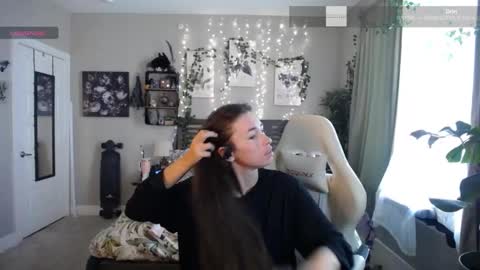 Snapshot of monstrumologist chatting on 11, 1, 2025 Lydia Mooney online show from 11, 1, 2025